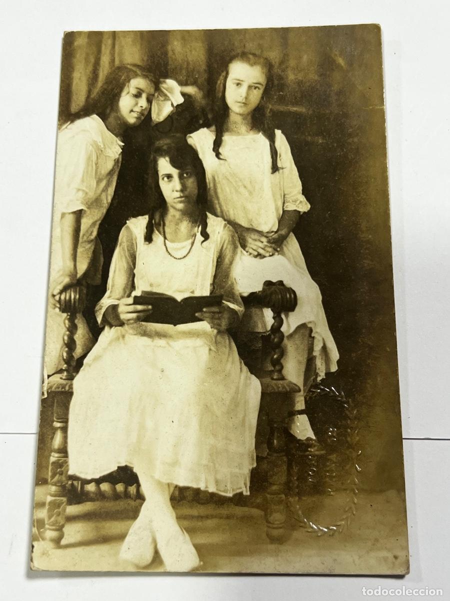 Postales: TARJETA POSTAL INFANTIL. CUBA. TRES NI&Ntilde;AS CON LIBRO. 1918.