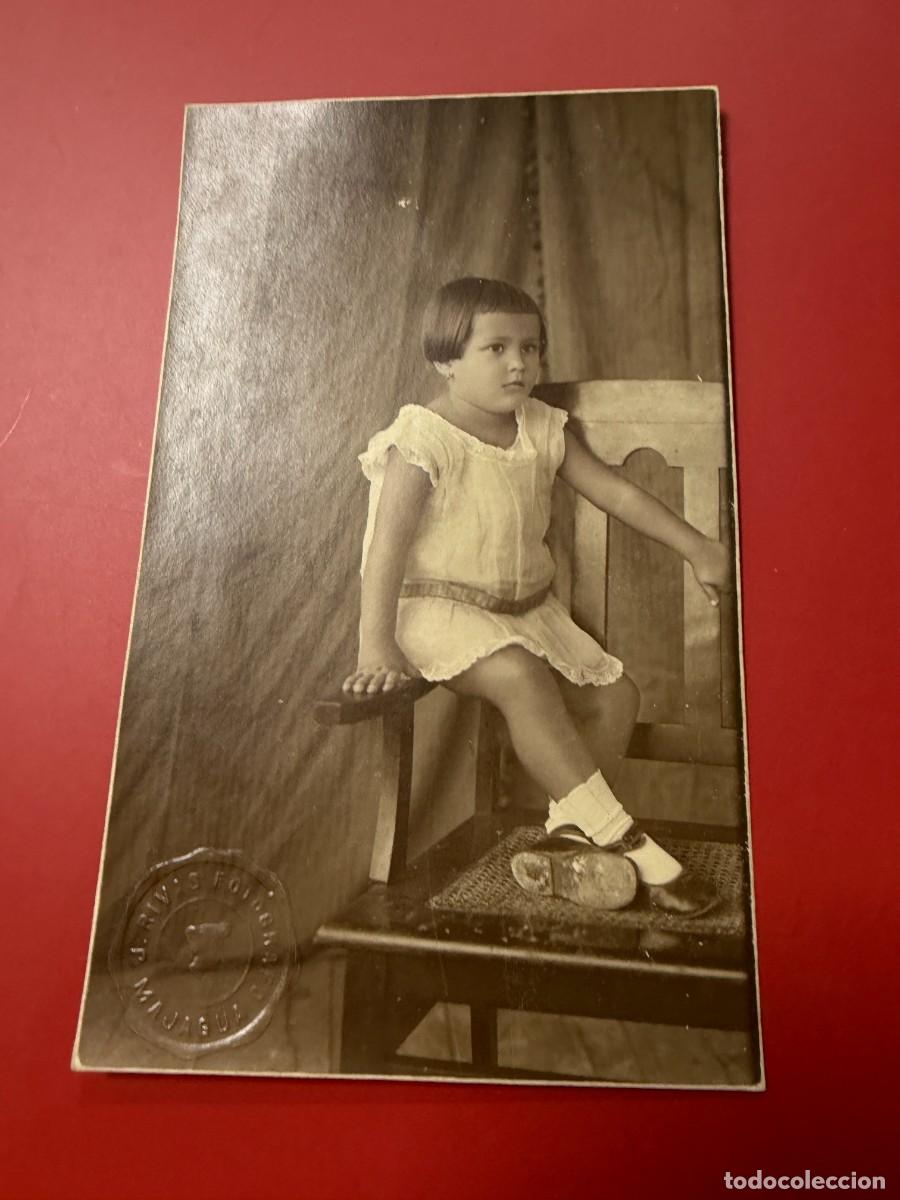 Postales: POSTAL FOTOGR&Aacute;FICA - RETRATO INFANTIL NI&Ntilde;A EN SILLA - ESTUDIO FOTOGR&Aacute;FICO J. RIVAS - MAJAGUA - CUBA