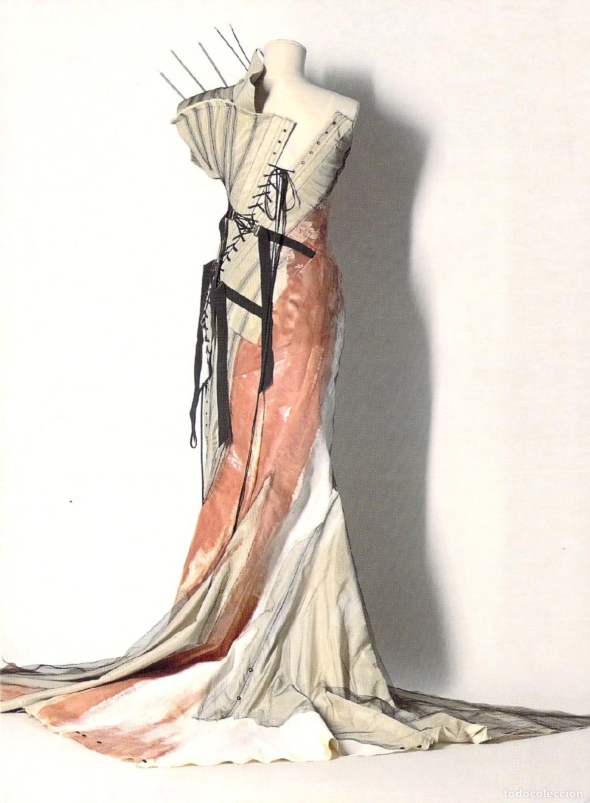 Postais: Postal de exposici&oacute;n Remaking Fashion en la Galer&iacute;a Nacional de Victoria