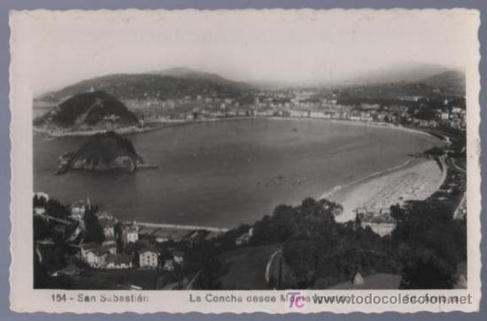 Postkarten: TARJETA POSTAL ANTIGUA DE SAN SEBASTIAN. LA CONCHA DESDE MONTE IGUELDO. ED. ARRIBAS.