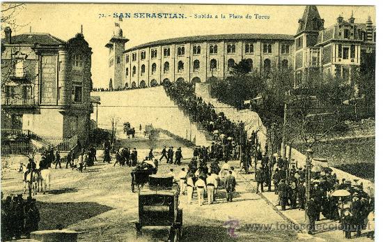 Postales: POSTAL SAN SEBASTIAN SUBIDA A LA PLAZA DE TOROS LLENA DE GENTE