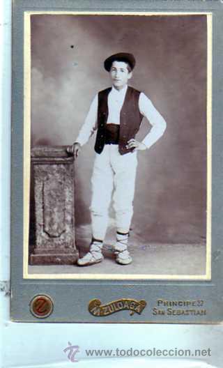 Postais: Fotografia de Juanito Arozamena. Fotografo M. Zuloaga. San Sebastina. Guipuzcoa. 12 x8 cm.