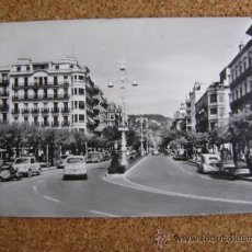 Postales: POSTAL CIRCULADA SAN SEBASTIÁN, MANIPEL 1960, AVENIDA DE ESPAÑA. 1960. CON COCHE 600, SIDECAR. Lote 39056133