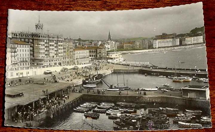 Postales: ANTIGUA FOTO POSTAL COLOREADA DE SAN SEBASTIAN - EL PUERTO - ED. LUJO - NO CIRCULADA, TIENE UNA PEQU