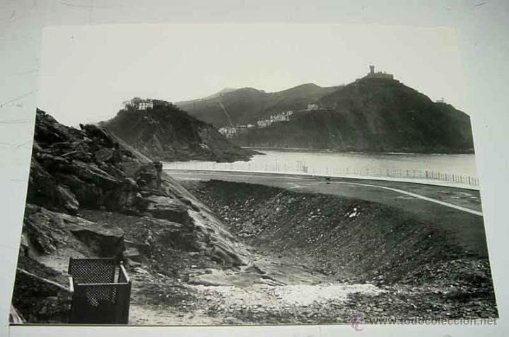 Postcards: ANTIGUA FOTOGRAFIA MUY GRANDE DE SAN SEBASTIAN - PASEO NUEVO - LLEVA SELLO POR LA PARTE POSTERIOR QU