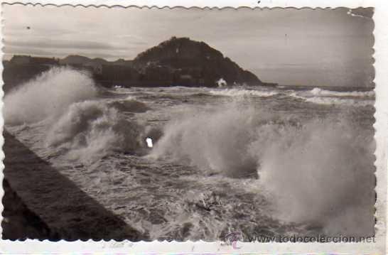 Postales: San Sebastian. 1160 En un dia de temporal. Ediciones Garcia Garrabella. Circulada sin matasello.