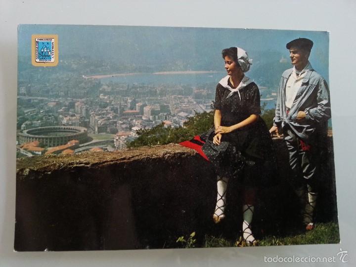 Cartes Postales: ANTIGUA POSTAL DE SAN SEBASTIAN N&ordm; 25 PAREJA TIPICA VISTA GENERAL POSTALES ESCUDO DE ORO A&Ntilde;OS 60