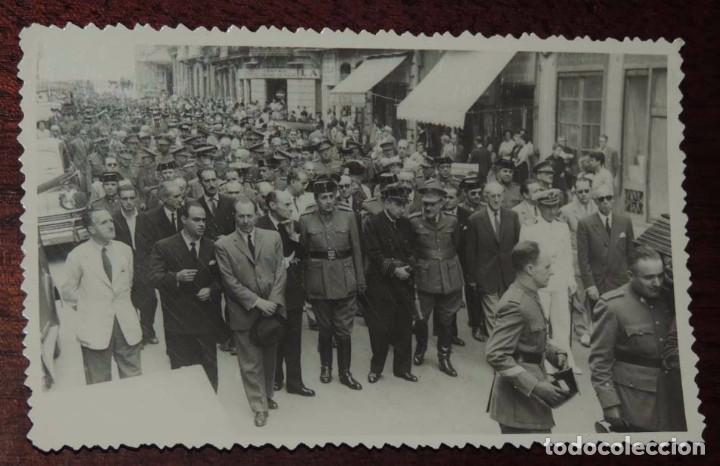 Cartoline: FOTOGRAFIA DE SAN SEBASTIAN, A&Ntilde;OS 40, DESFILE POR LAS CALLES CON MOTIVO DE UN FUNERAL OFICIAL, FOTO