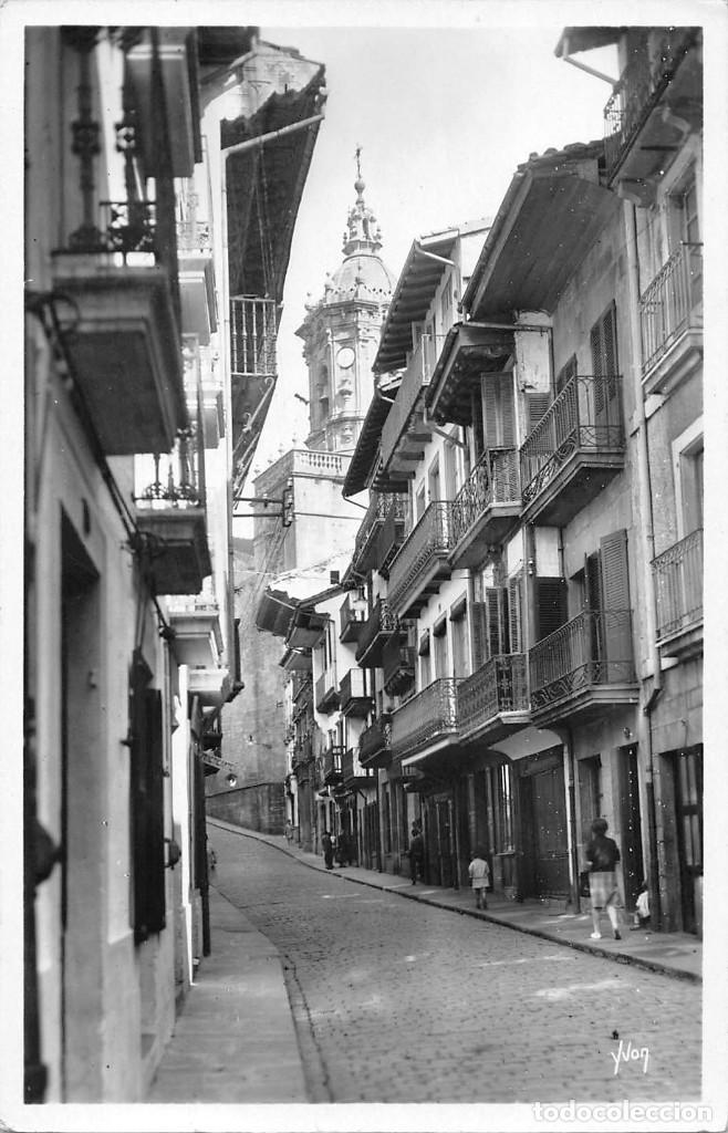 Cartoline: FUENTERRABIA (GUIPUZCOA).- CALLE MAYOR ET EGLISE SANTA MARIA