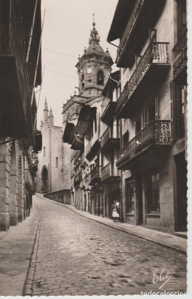 Postais: (4567) FONTARABIE. LA CALLE MAYOR Y LA IGLESIA