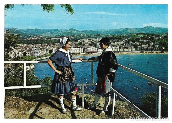 Postales: SAN SEBASTIAN N&ordm; 052 VISTA DESDE MONTE URGULL , PAREJA TIPICA .- EDICIONES FUERTES