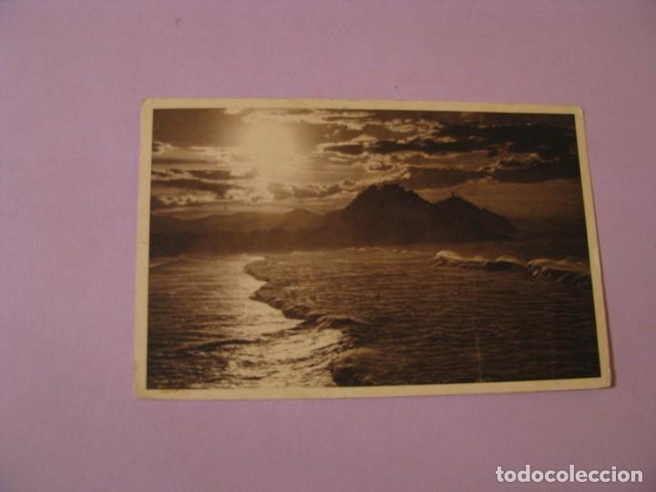 Postales: SAN SEBASTIAN. CONTRALUZ DESDE EL MONTE ULIA. FOTO GALARZA. CIRCULADA 1942.