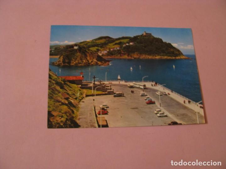 Postales: SAN SEBASTIAN. PASEO NUEVO Y MONTE IGUELDO. ED MANIPEL. CIRCULADA. ESCRITA 1969.