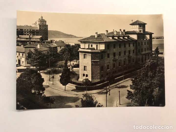 Postales: FUENTERRABIA (Guip&uacute;zcoa) Postal No. 64, Hotel Carlos V. Edita: Heliotopia Art&iacute;stica Espa&ntilde;ola