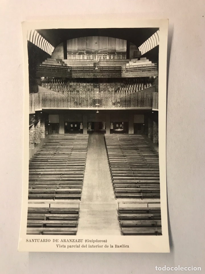 Postais: SANTUARIO DE AR&Aacute;NZAZU (Guip&uacute;zcoa) Postal . Vista Parcial del Interior de la Bas&iacute;lica.. (h.1960?)
