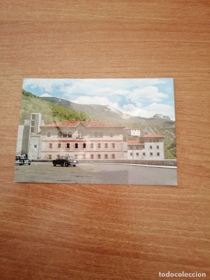 Postales: POSTAL ARANZAZU VISTA PARCIAL CON LA CASA DE EJERCICIOS A LA IZQUIERDA LA BASILICA SIN CIRCULAR