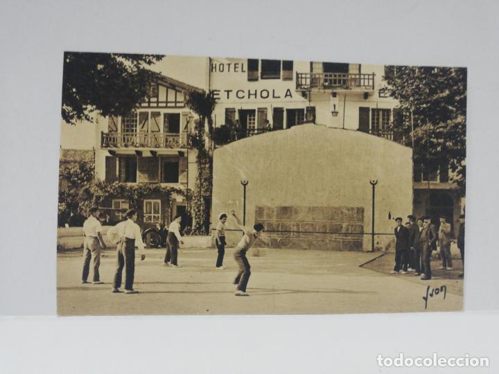 Postales: TARJETA POSTAL. ASCAIN. BASSES- PYRENEES. LES PELOTARIS. LES EDITIONS D&acute;ART YVON, PARIS.