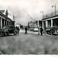 Postales: FRONTERA-IRÚN-COCHES -POLICÍAS- AÑO 1957