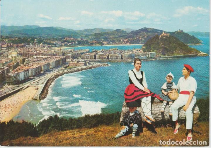 Postales: (60) SAN SEBASTIAN. VISTA DESDE EL MONTE ULIA . VESTIDOS TIPICOS ... SIN CIRCULAR