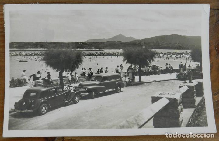 Postkarten: FOTO POSTAL DE FUENTERRABIA, PASEO DE LA PLAYA AL FONDO HENDAYA, N. 10, CIRCULADA, ED. GALARZA.