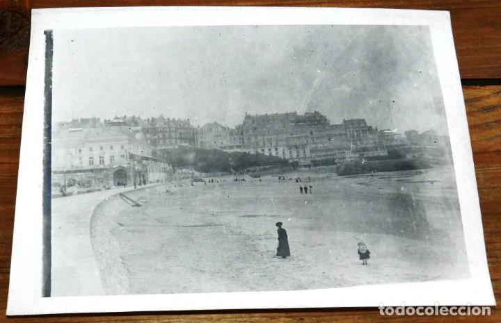 Cartoline: FOTOGRAFIA PARECE DE LA PLAYA DE LA CONCHA, SAN SEBASTIAN, A&Ntilde;OS 1920, MIDE 16 X 11,5 CMS.