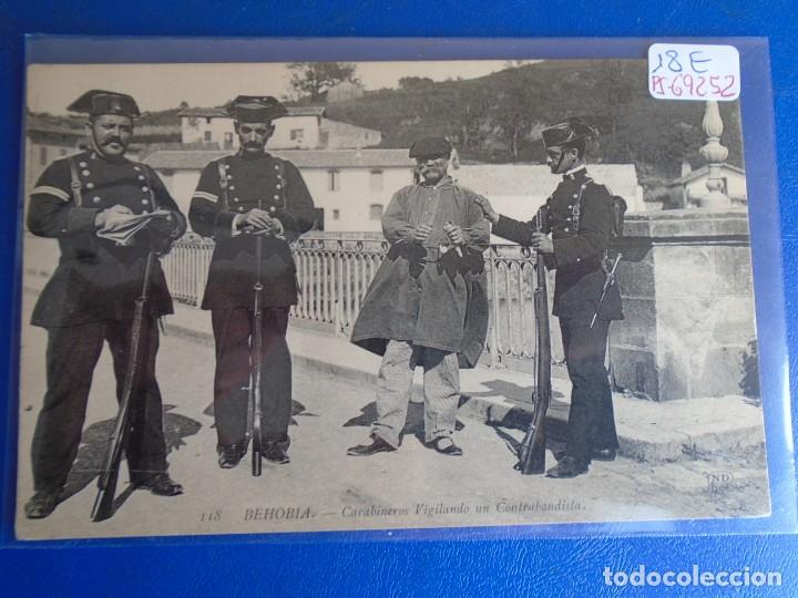 Postales: (PS-69252)POSTAL DE BEHOBIA-CARABINEROS VIGILANDO UN CONTRABANDISTA