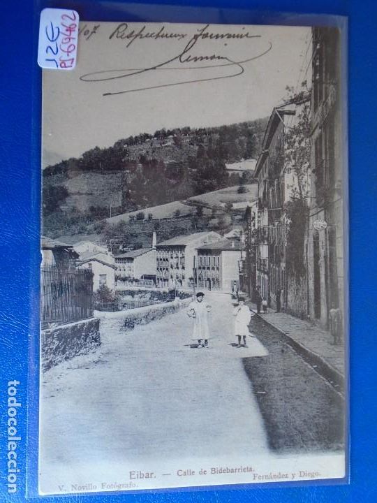 Postais: (PS-69462)POSTAL DE EIBAR-CALLE DE BIDEBARRIETA.FOTOGRAFO V.NOVILLO