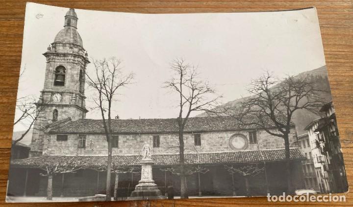Postkarten: FOTO POSTAL DE VILLARREAL DE URRECHUA, GUIPUZCOA, PARROQUIA Y MONUMENTO A IPARRAGUIRRE, ED. PARIS, N