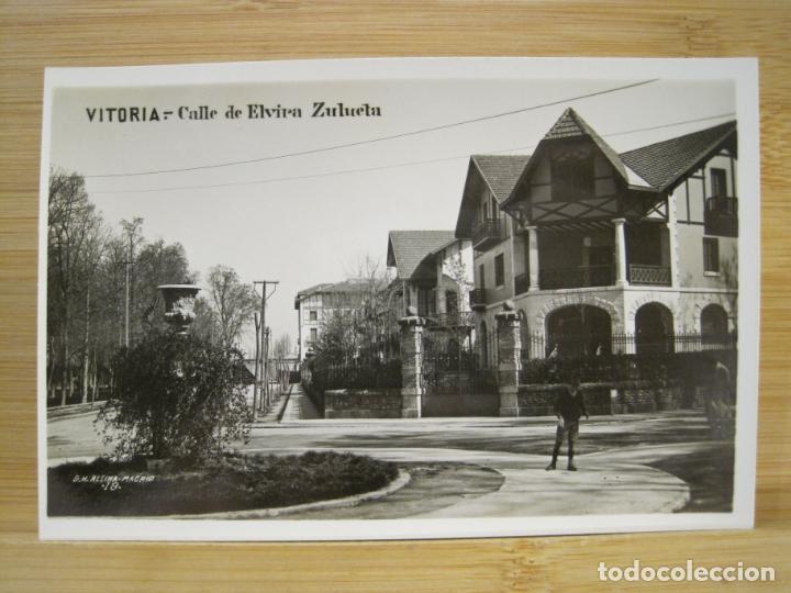 Cartoline: VITORIA-CALLE DE ELVIRA ZULUETA-FOTOGRAFICA-POSTAL ANTIGUA-(98.679)