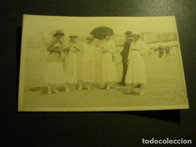 Postcards: SAN SEBASTIAN GUIPUZCOA GRUPO EN LA PLAYA POSTAL FOTOGRAFICA