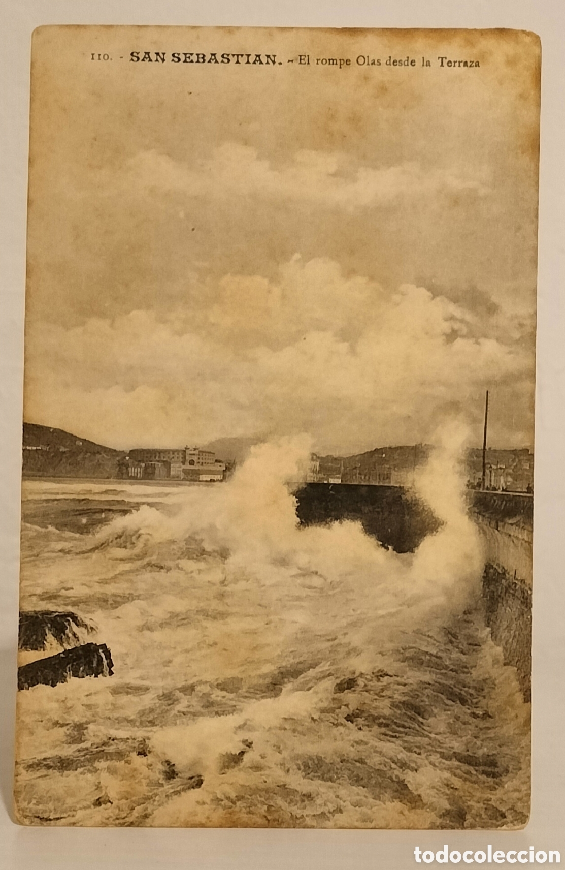 Postales: San Sebasti&aacute;n,El rompe olas desde la terraza - Foto 1