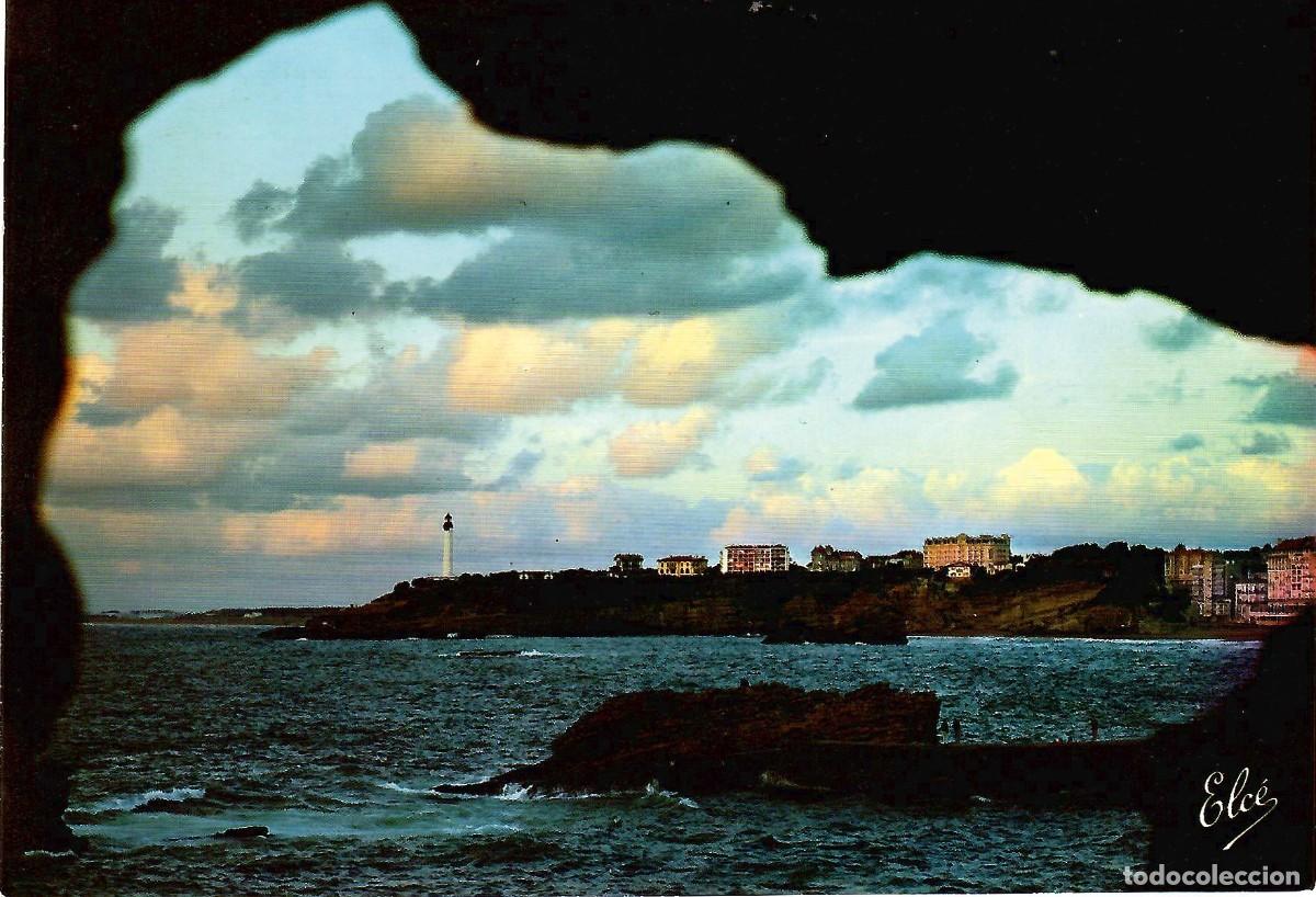 Postales: N&ordm; 4737-64-BIARRITZ. De la Loge de Th&eacute;&acirc;tre, vue sur la Falaise du Phare. Sin circular. ED. CHATAGNEA