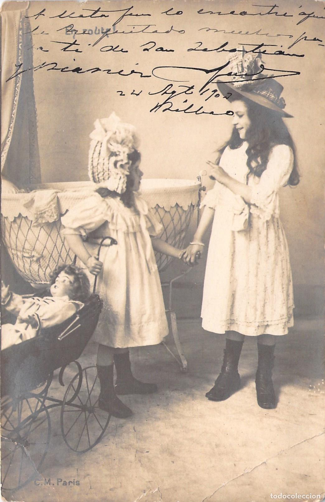 Postales: Postal de Ni&ntilde;as con Carrito de Beb&eacute; y Moda de &Eacute;poca - Foto 1