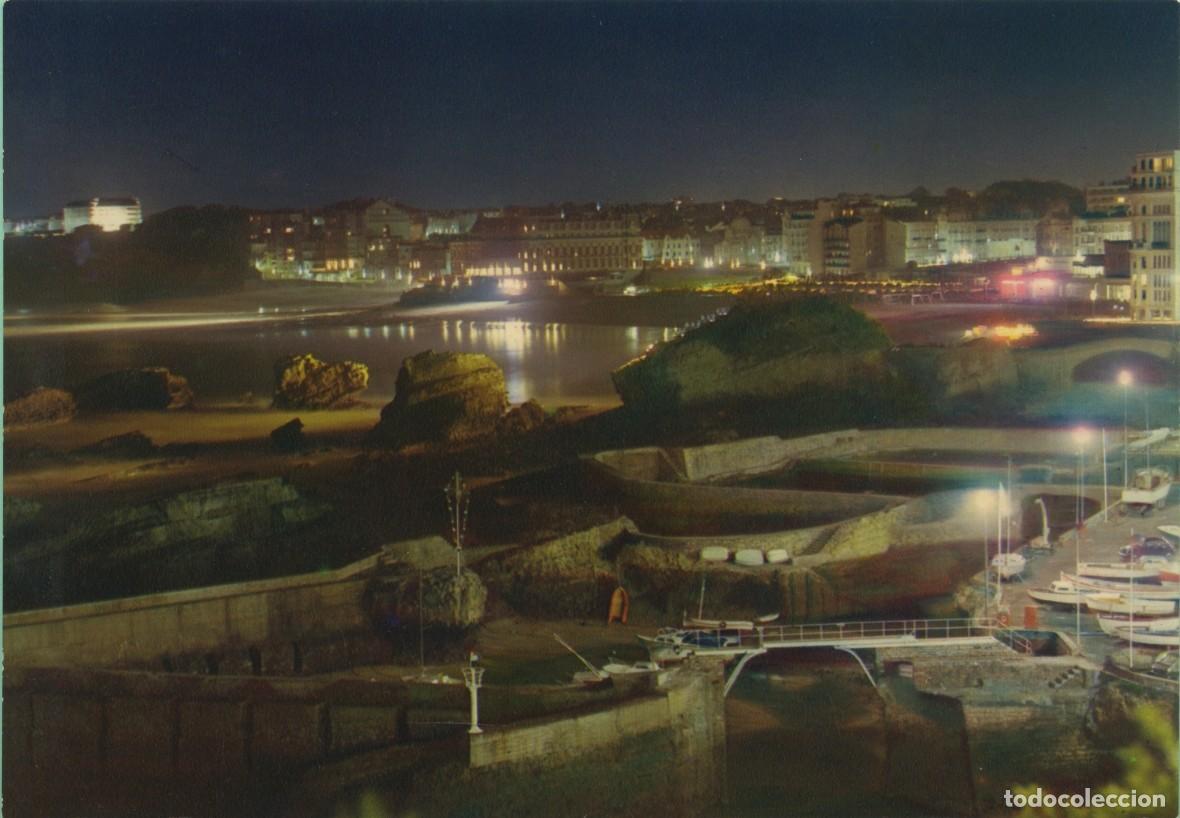 Postales: N&ordm; 41-BIARRITZ. Pa&iacute;s Vasco. Pyr-Alt. 64. Vue de nuit sur le Porte et la Plage. Sin circular. ED- ART