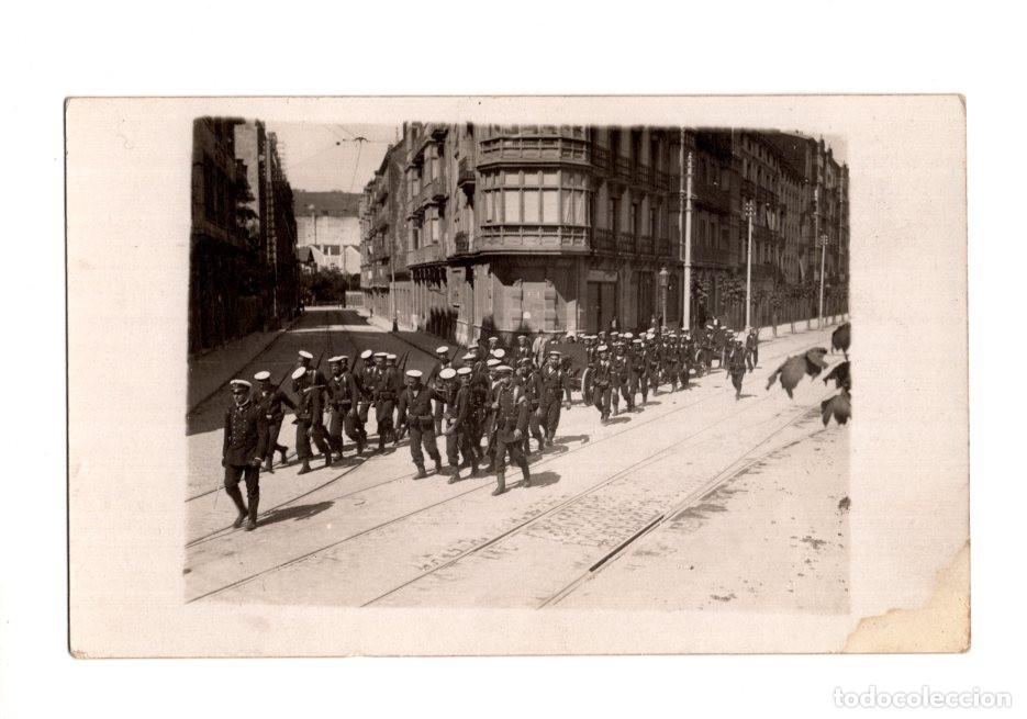 Postales: BILBAO.- CALLE DE HURTADO AMEZAGA. DESFILE MILITAR. INFANTER&Iacute;A DE MARINA.