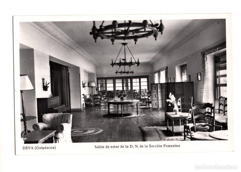 Postales: DEVA.(GUIP&Uacute;ZCOA).- SAL&Oacute;N DE ESTAR DE LA D. N. DE LA SECCI&Oacute;N FEMENINA.