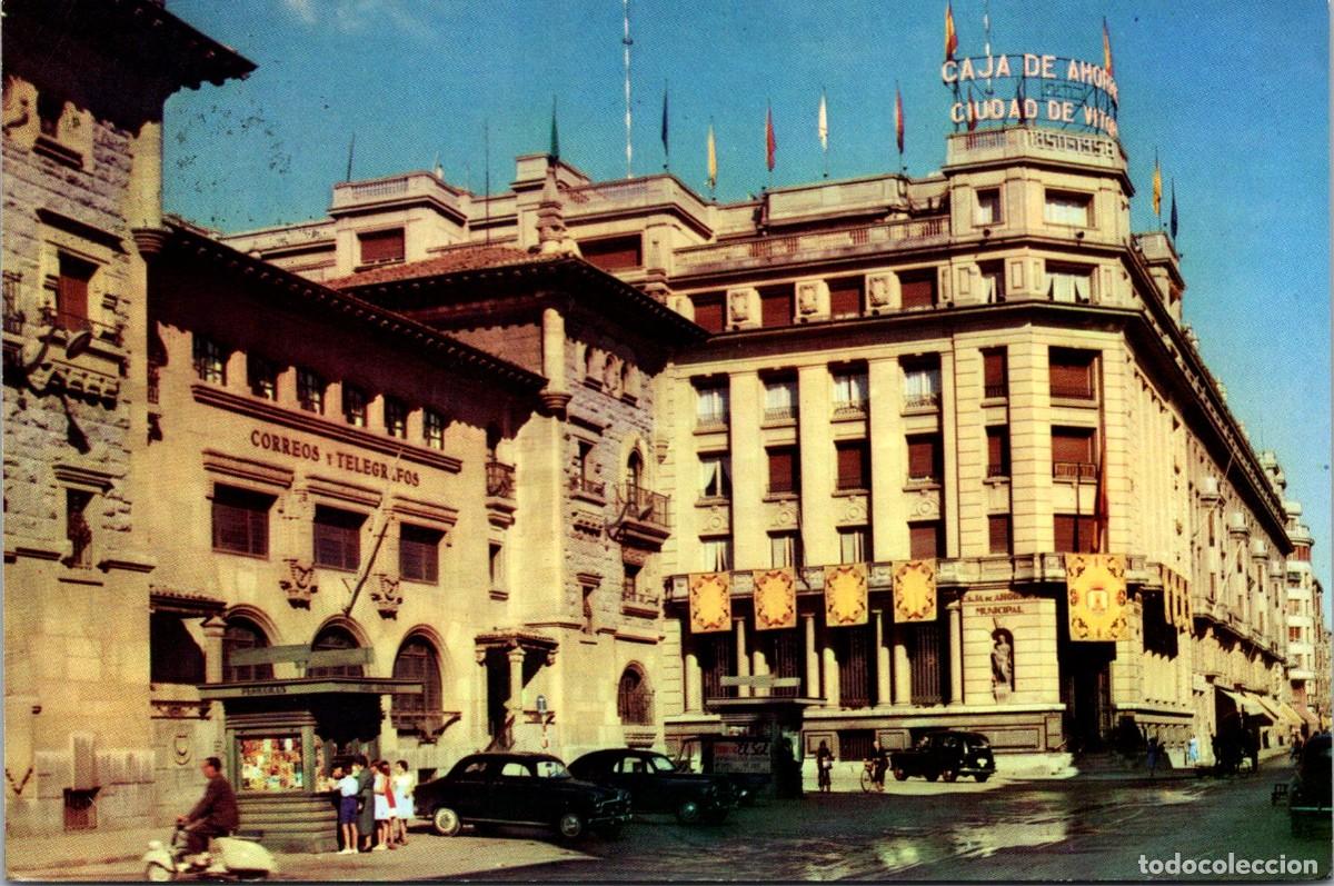 Postales: Vitoria - Calle de Postas - Caja de Ahorros de la Ciudad y edificio de Comunicaciones - 149x99mm