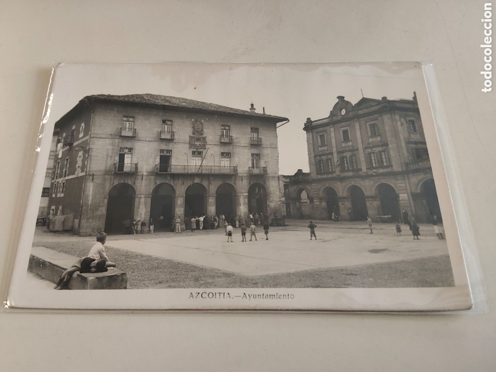 Postales: Postal Antigua Azkoitia Gipuzkoa Ayuntamiento Reglor Ni&ntilde;os jugando en la plaza Pais Vasco