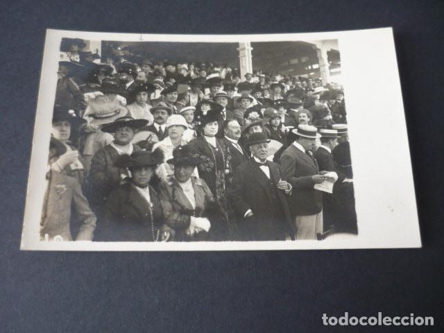 Postales: SAN SEBASTIAN ESPECTADORES EN EL HIPODROMO 1916 POSTAL FOTOGRAFICA