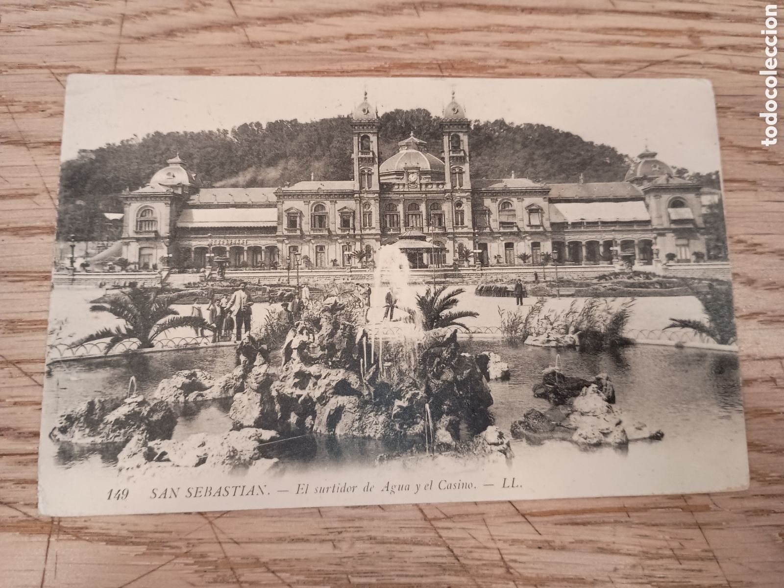 Postales: SAN SEBASTI&Aacute;N (GUIP&Uacute;ZCOA) - EL SURTIDOR DE AGUA Y EL CASINO - LL.