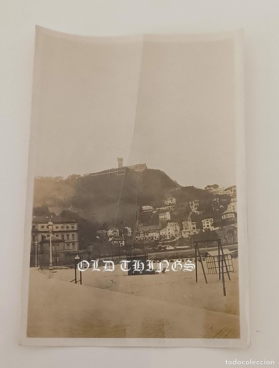 Postales: FOTOGRAFIA DE SAN SEBASTIAN, PLAYA Y MONTE IGUELDO, A&Ntilde;OS 30 / 40, MIDE 8,5 X 5,5 CMS.