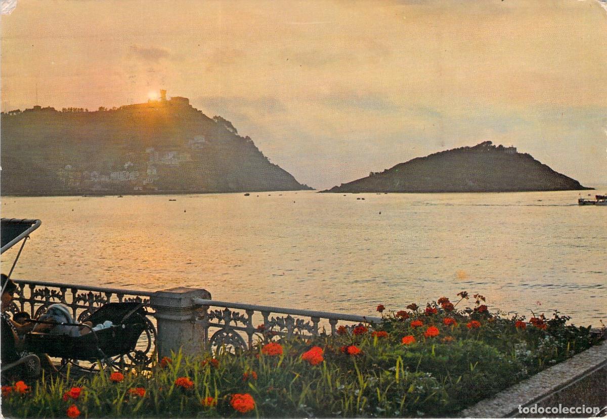 Postales: Postal de la puesta de sol en la bah&iacute;a de San Sebasti&aacute;n