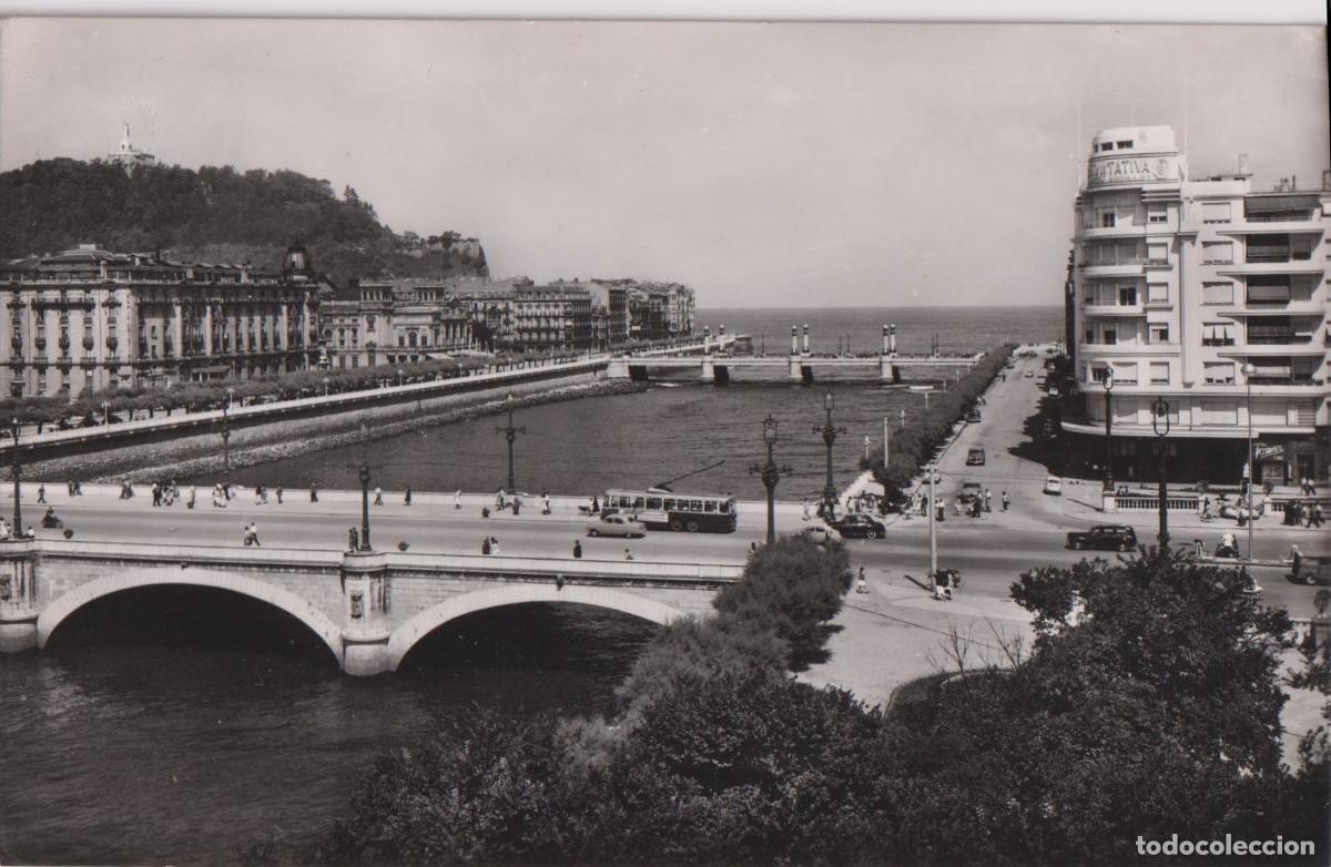 Postales: SAN SEBASTIAN, VISTA PARCIAL Y RIO URUMEA - CIRCULADA 1960