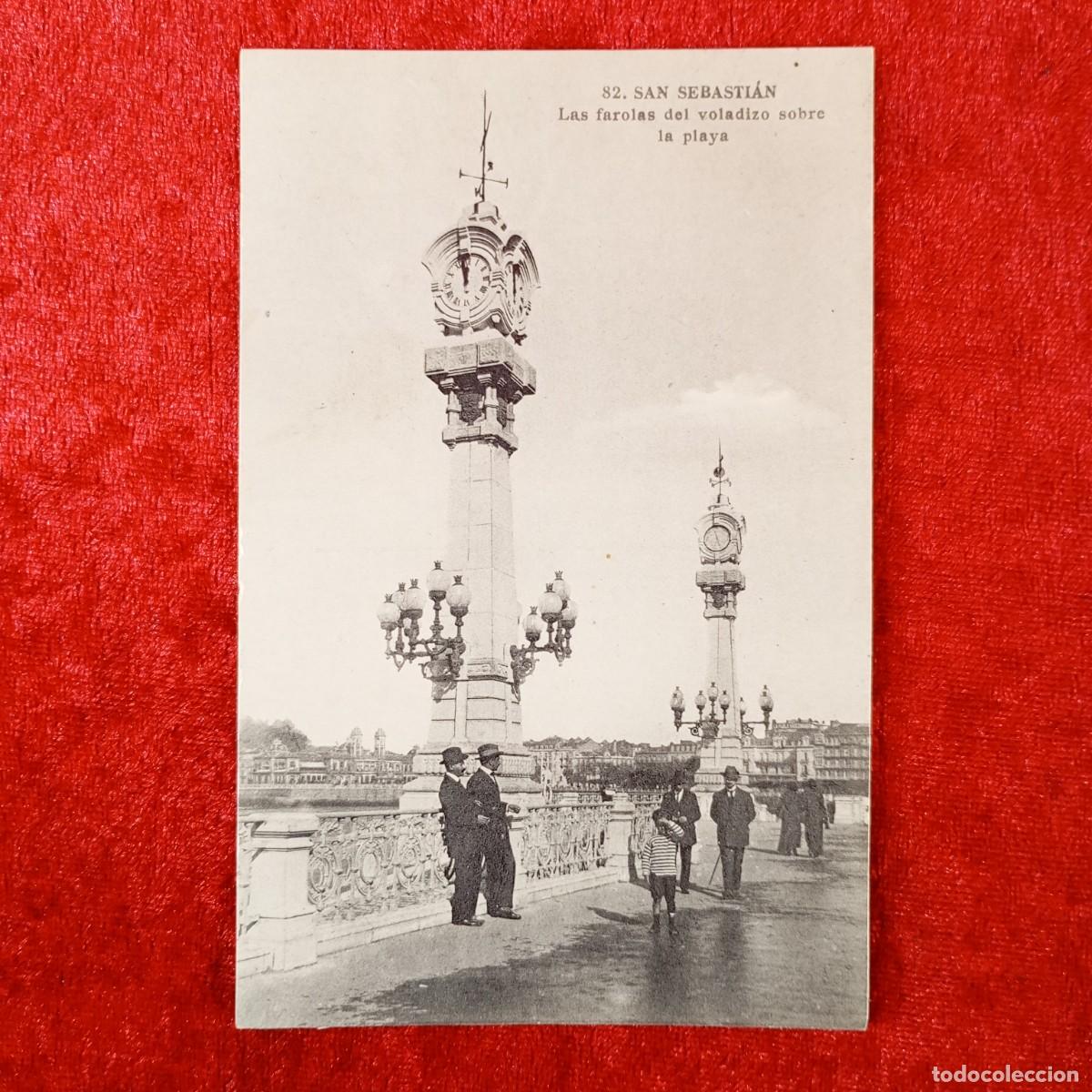 Postales: POSTAL - SAN SEBASTI&Aacute;N - LAS FAROLAS DEL VOLADIZO SOBRE LA PLAYA - 82 - RAR&Iacute;SIMA / 1874