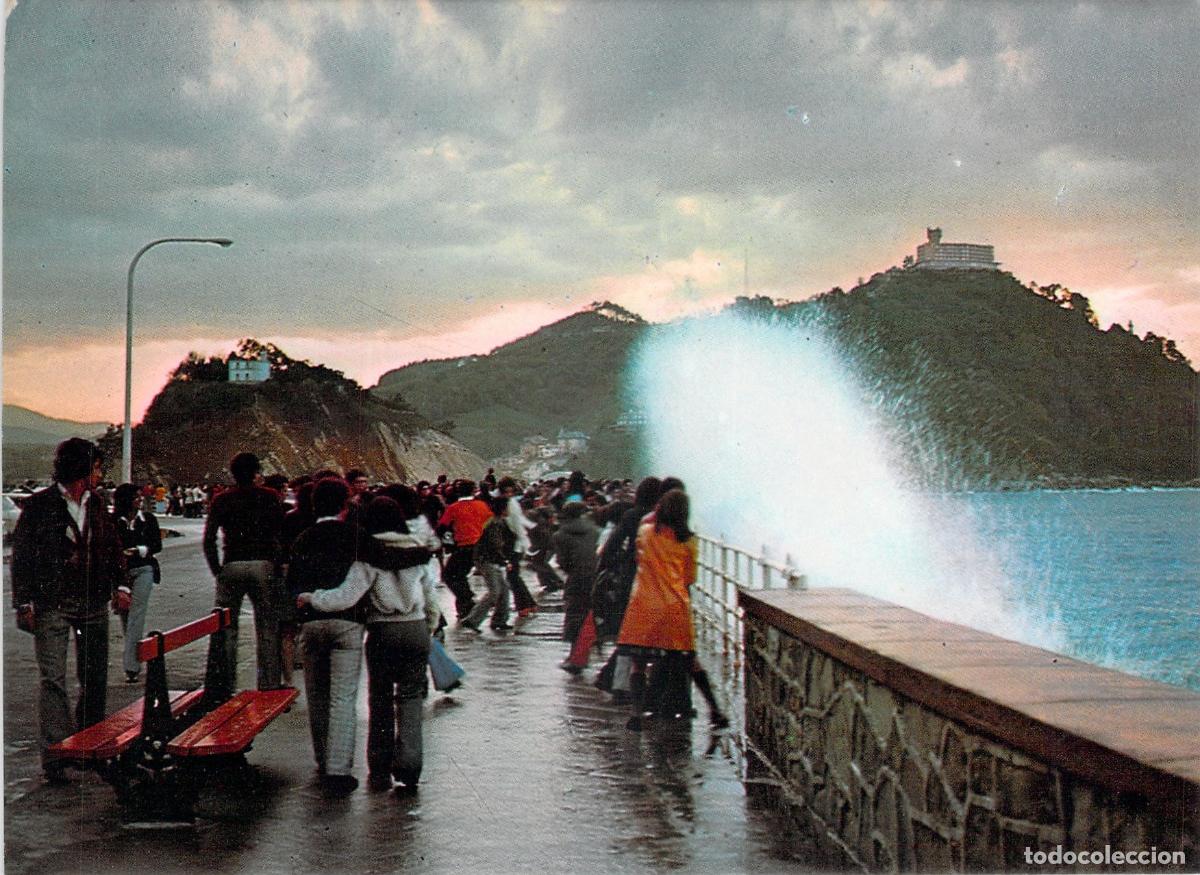 Postales: Postal de San Sebasti&aacute;n: Oleaje en el Paseo Nuevo