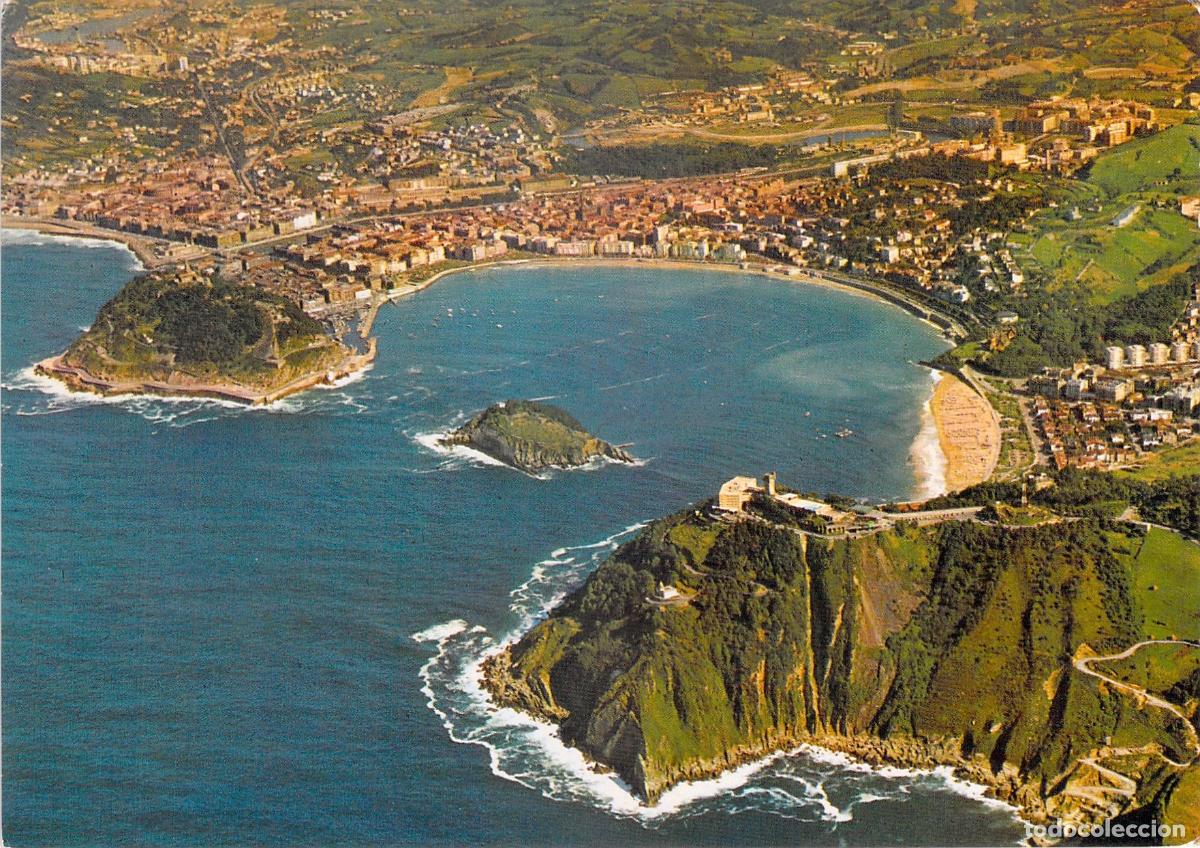 Postales: Postal de San Sebasti&aacute;n vista a&eacute;rea de la bah&iacute;a y playa de La Concha
