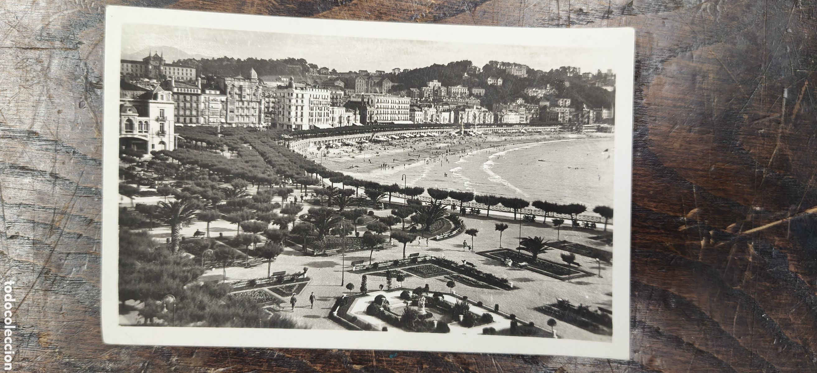 Postales: Postal Circulada San Sebasti&aacute;n 1951 -Jardines y Playa de la Concha N&ordm; 24-Ediciones Galarza-Isabel