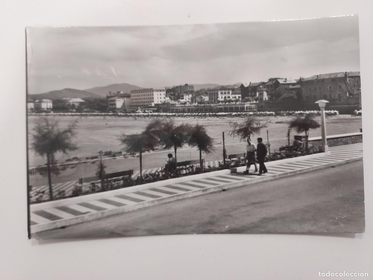 Postales: POSTAL ZARAUZ PASEO DE LA COSTA Y PLAYA. 1961. GUIPUZCOA. MANIPEL