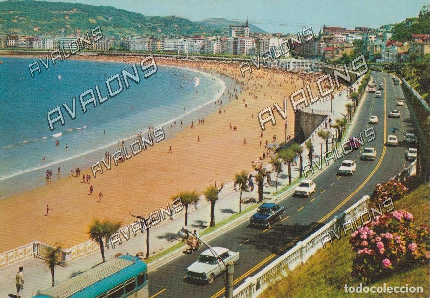 Postales: Paseo y playa de la Concha (San Sebasti&aacute;n) - Circulada con sello - 1966 - Con coches de la &eacute;poca