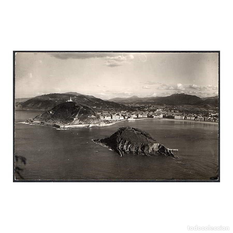Postales: Espa&ntilde;a. A&ntilde;os 50 [TPO] Postal fotogr&aacute;fica. San Sebasti&aacute;n. Santa Clara y ciudad (N)